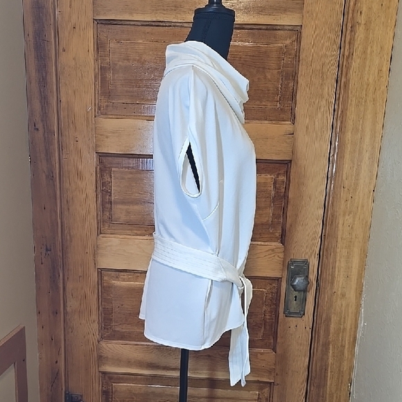 New York & Company White Short Sleeve Cowl Neck Top L - Picture 4 of 5